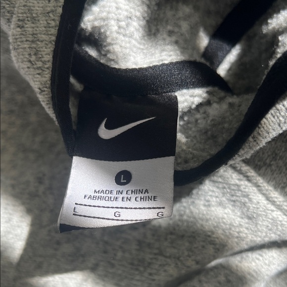 Size Large Thermal Nike Heather Gray Sweatshirt with Black Swoosh - Picture 10 of 10
